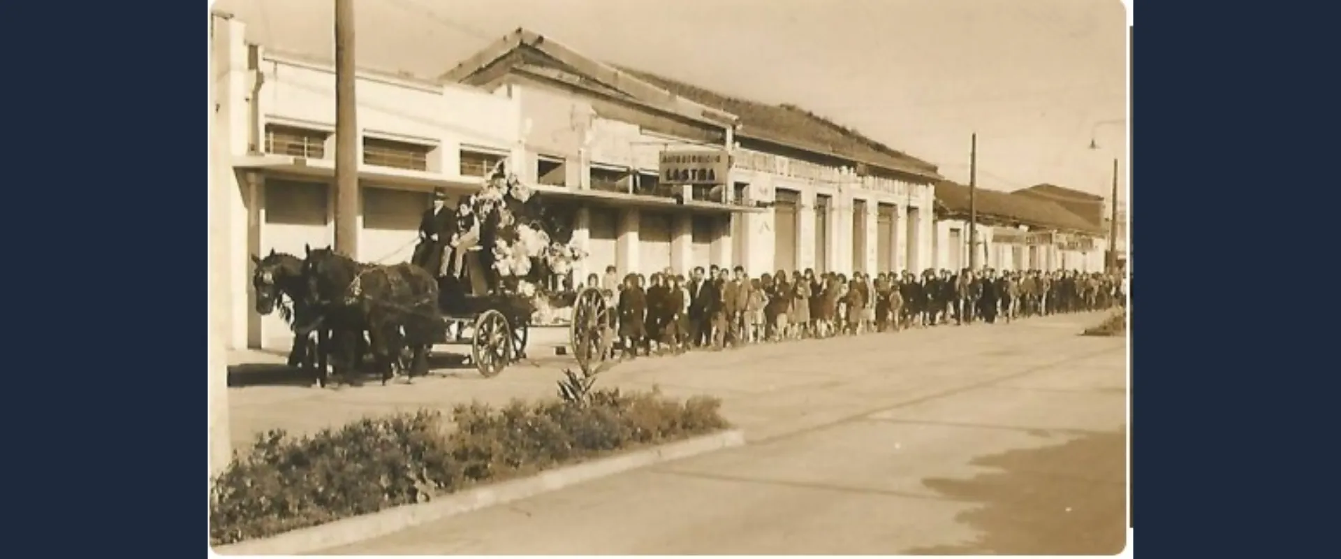 Cortejo fúnebre histórico en Parral - B/N
